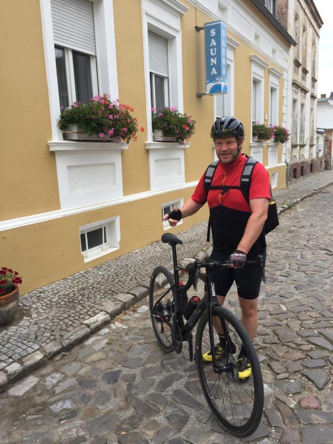 Pension & Sauna Am Lorenz Calbe Eksteriør billede