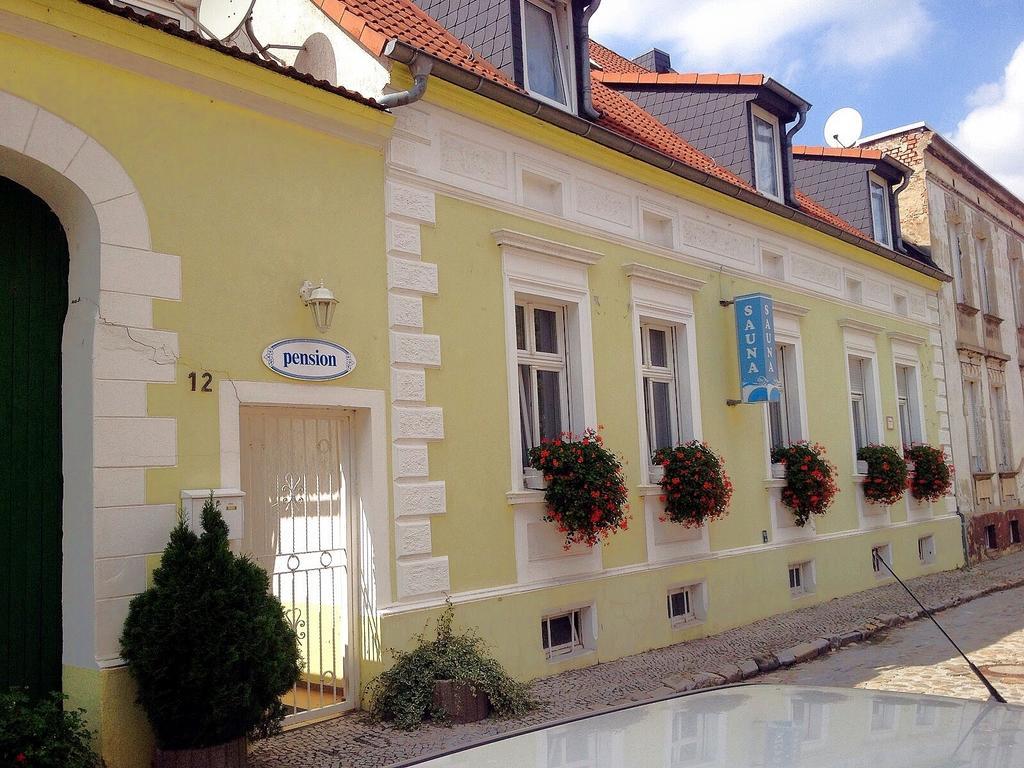 Pension & Sauna Am Lorenz Calbe Eksteriør billede